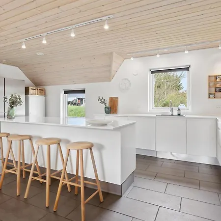 7 Bedroom Beautiful In Tatil Evi Ringkøbing