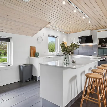 7 Bedroom Beautiful In Holiday home *