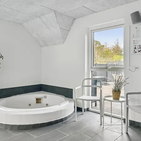 7 Bedroom Beautiful In Dom wakacyjny Ringkøbing